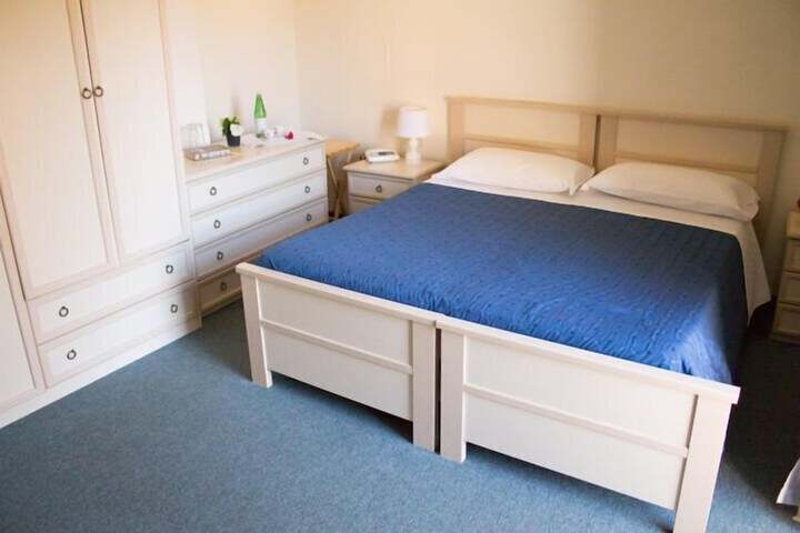 Room 2 of 20
