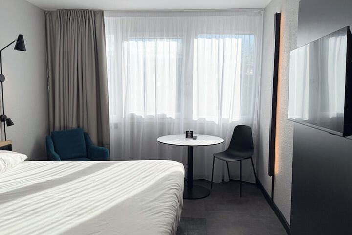 Room 6 of 55