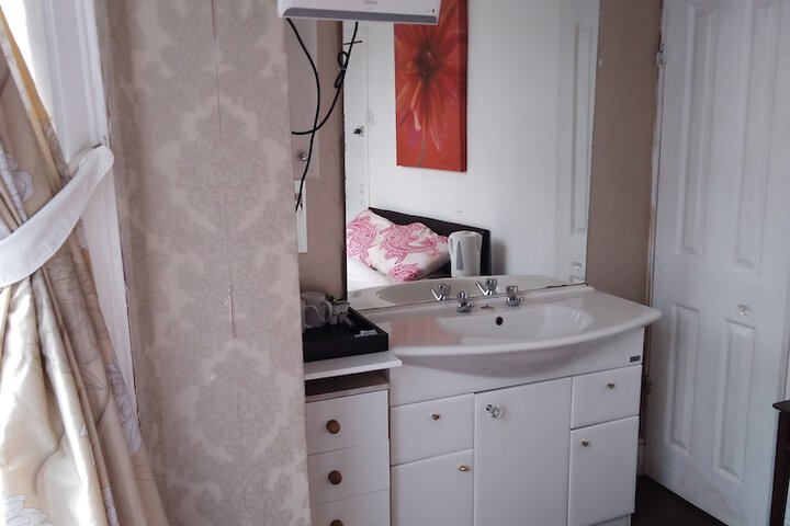 Room 3 of 37