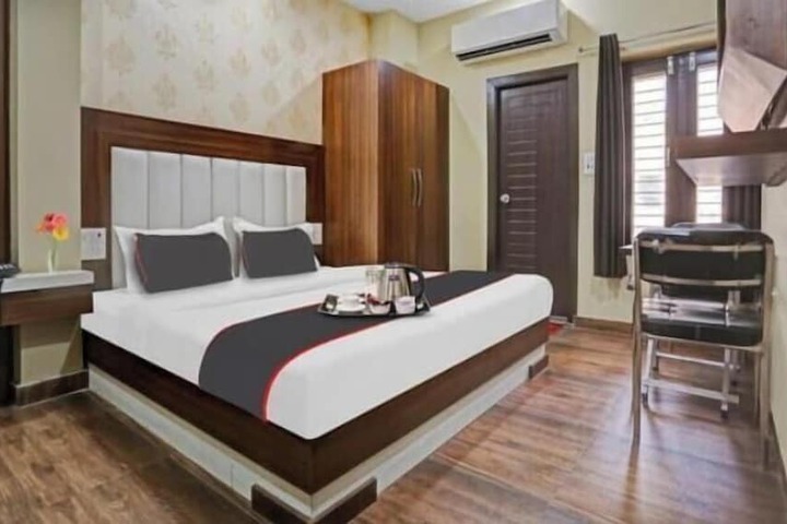 Room 2 of 10