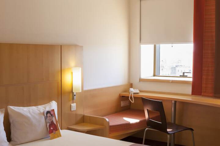 Room 7 of 101
