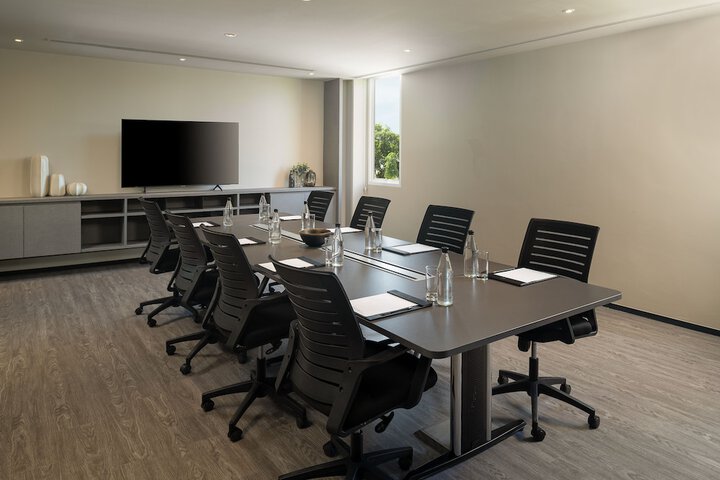 Business Center 34 of 43