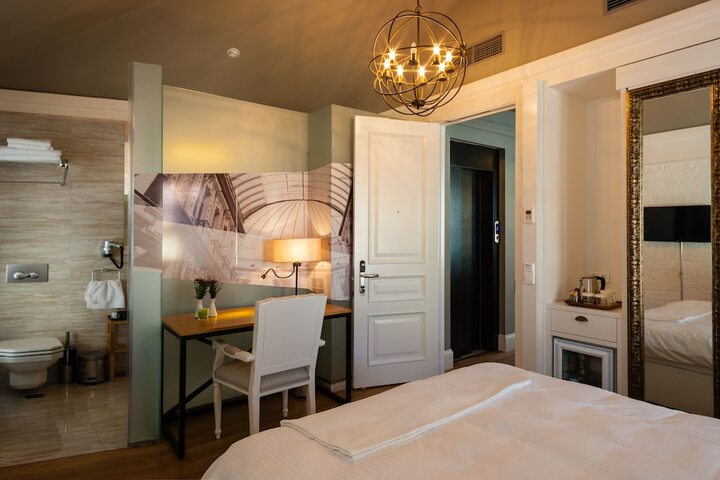 Room 5 of 30