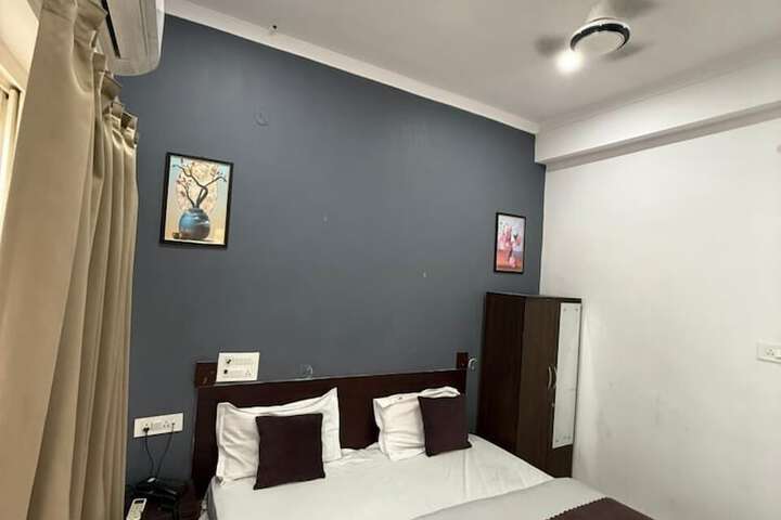 Room 8 of 69