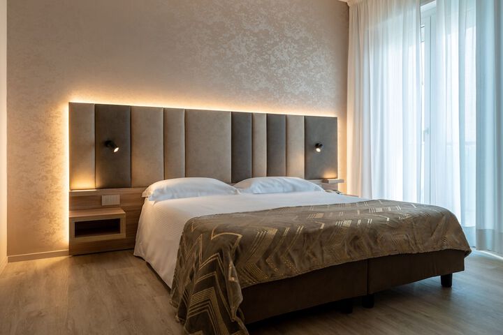 Room 16 of 40