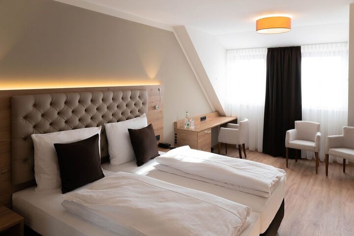 Room 6 of 48