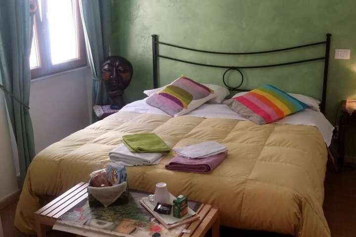 Room 25 of 38
