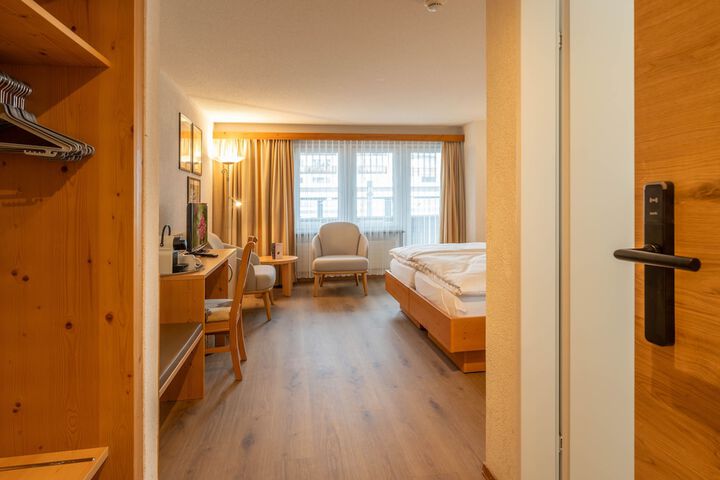 Room 7 of 27