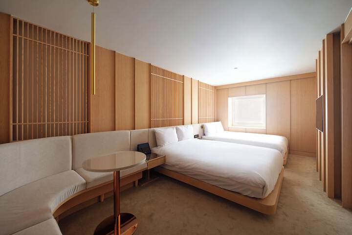 Room 38 of 142