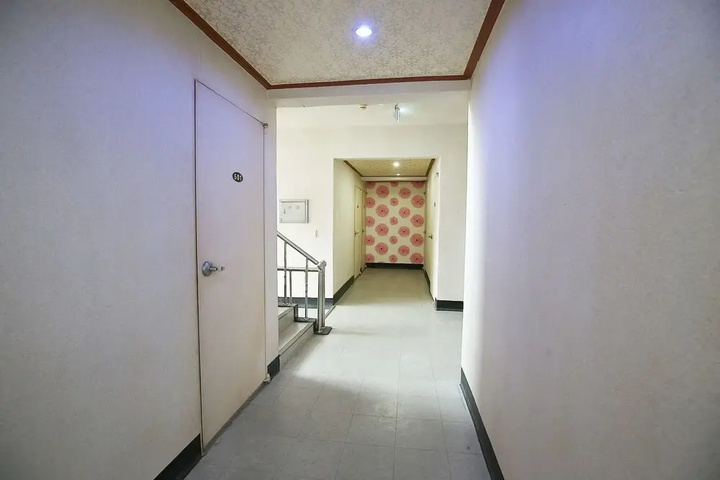 Room 11 of 13