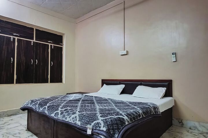 Room 4 of 10
