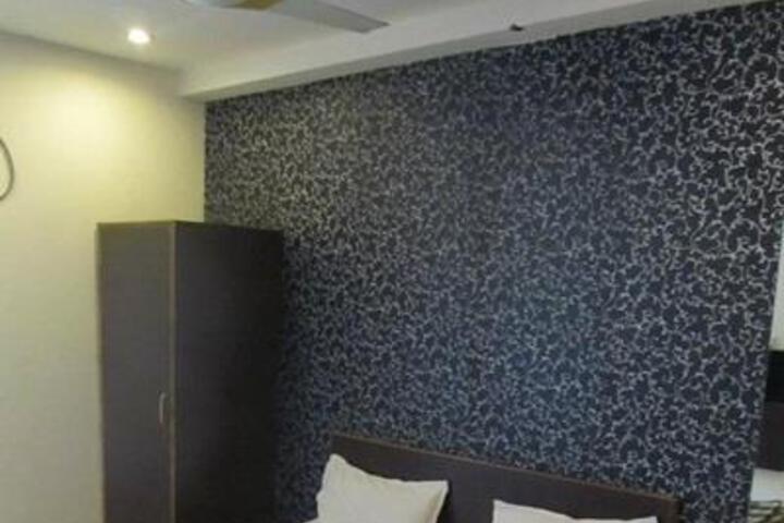 Room 2 of 5