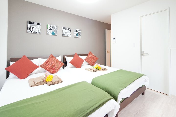 Room 4 of 85