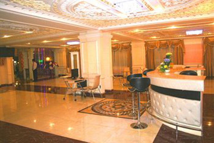 Lounge 33 of 55
