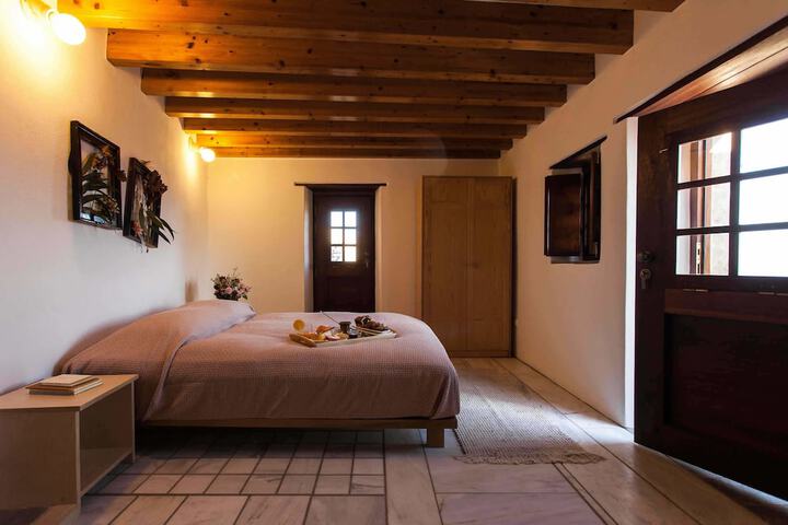 Room 4 of 52