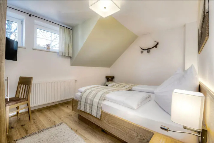 Room 2 of 11