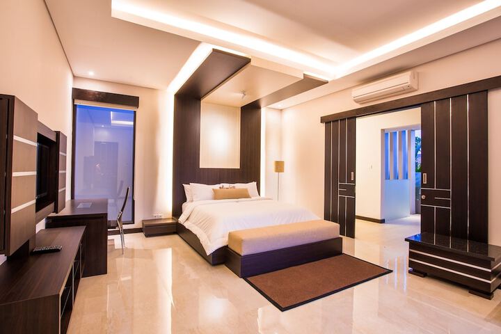 Room 2 of 176
