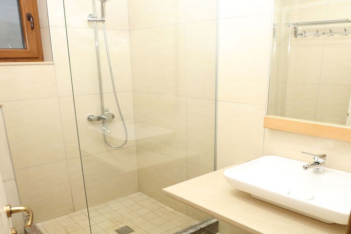 Room 2 of 35
