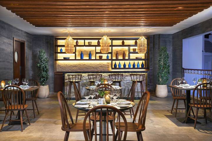 Dining 59 of 75