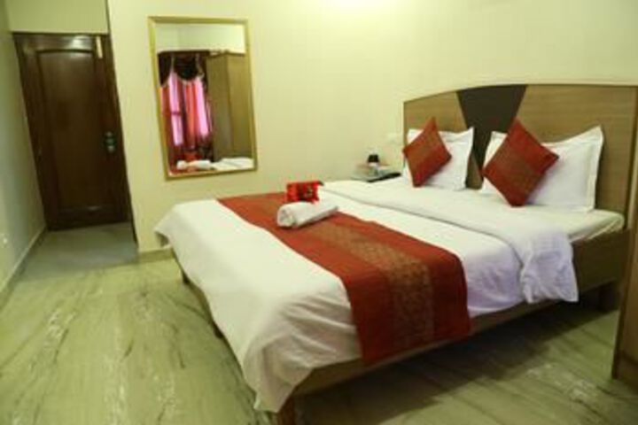 Room 9 of 20
