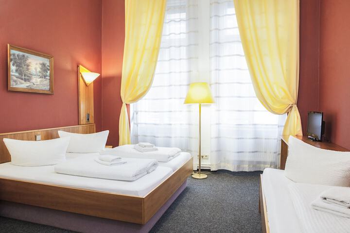 Room 7 of 19
