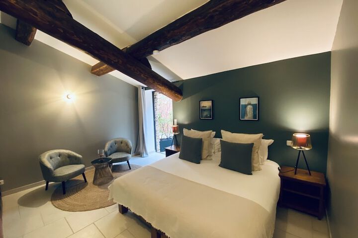 Room 3 of 79
