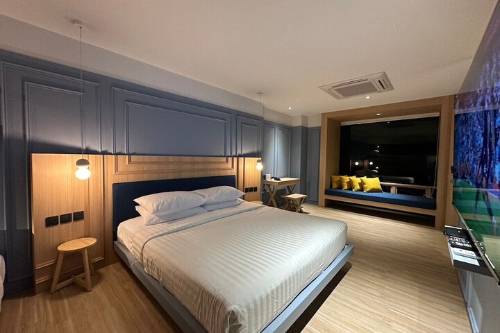 Room 7 of 38