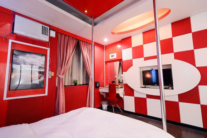 Room 67 of 97