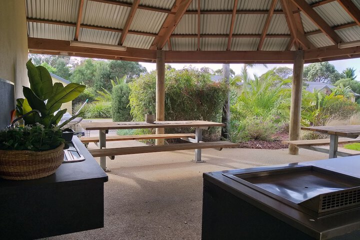 Hotel Exterior 95 of 121