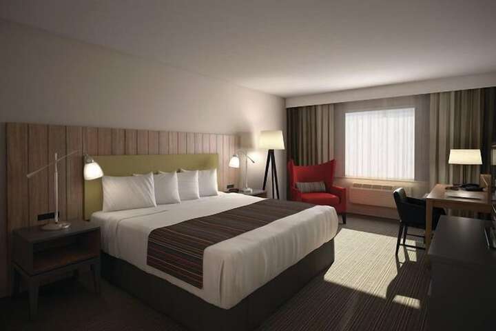 1 King Bed (4 of 11)