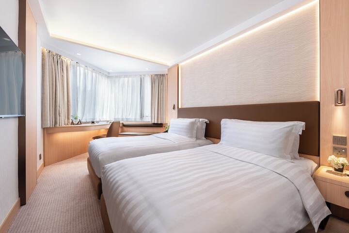 Room 37 of 60