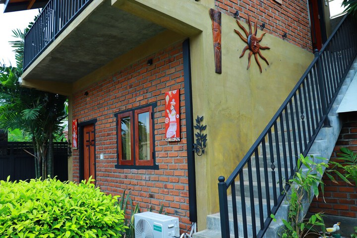 Hotel Exterior 64 of 67