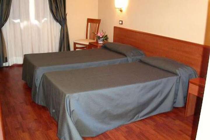 Room 6 of 31