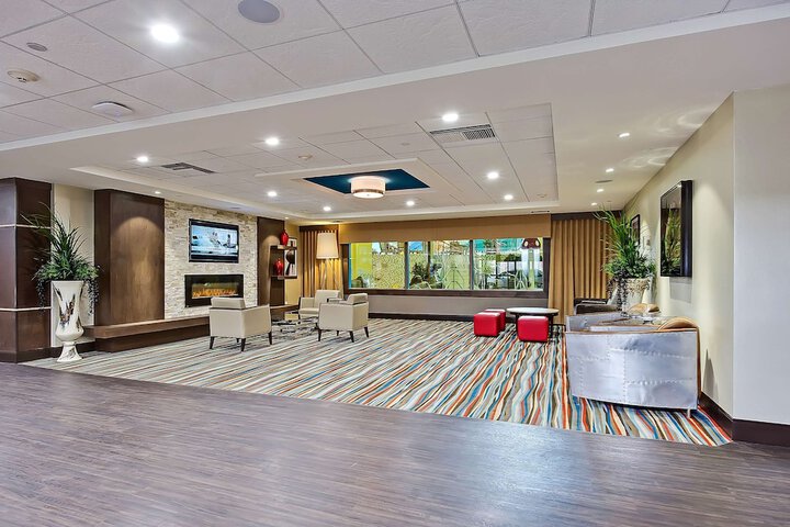 Entrance & Lobby