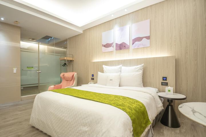 Room 4 of 37