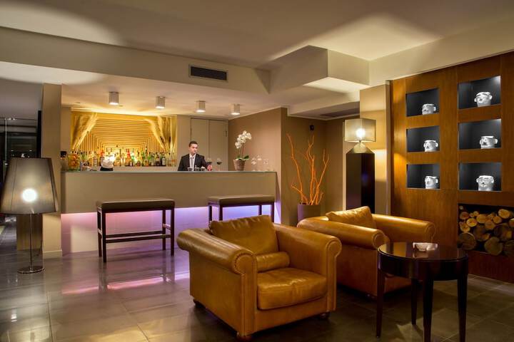 Hotel Interior 4 of 33