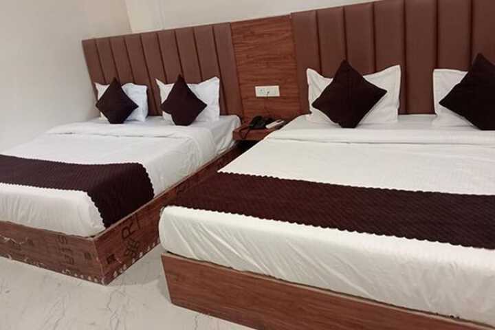 Room 5 of 18