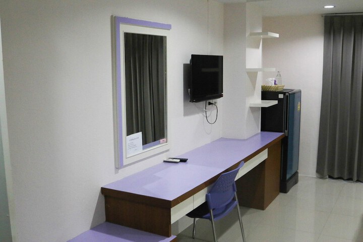 Room 7 of 16