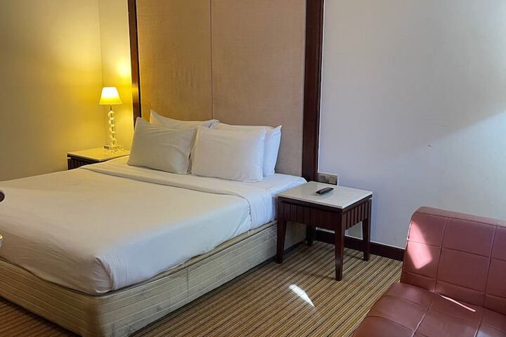Room 10 of 46