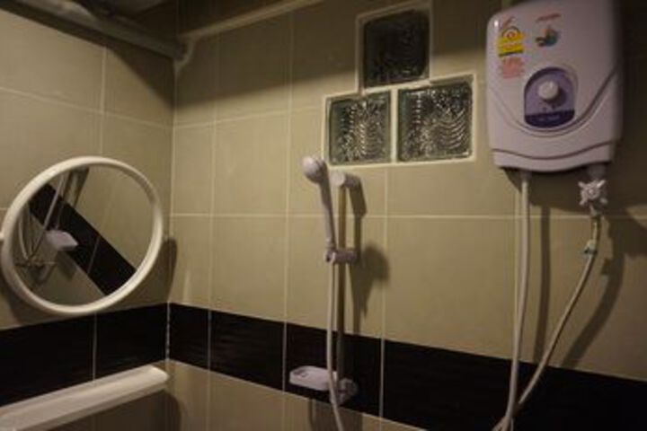Room 2 of 40