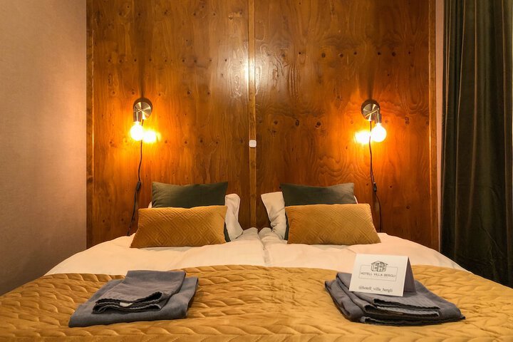 Room 10 of 51