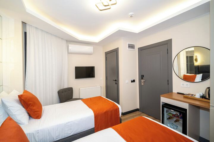 Room 5 of 60