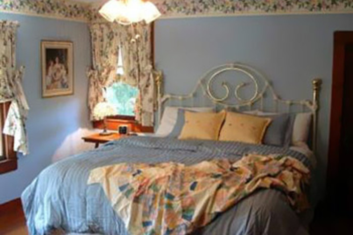 Room 11 of 38