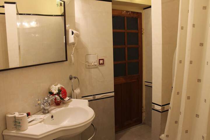 Room 27 of 39