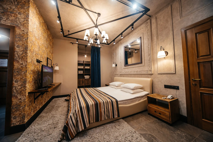 Room 9 of 20
