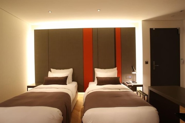 Room 22 of 64