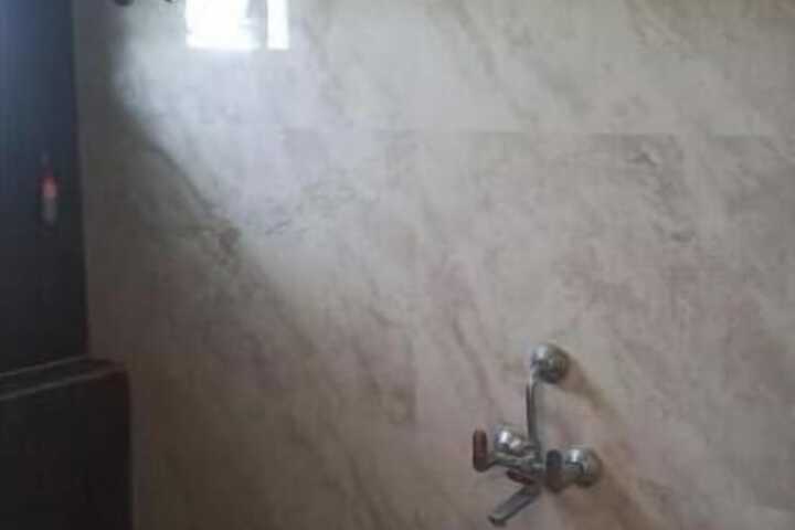Room 10 of 13