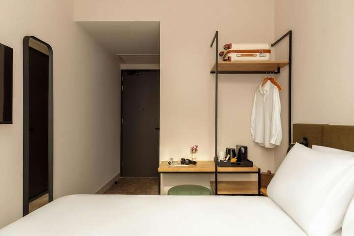 Room 14 of 27