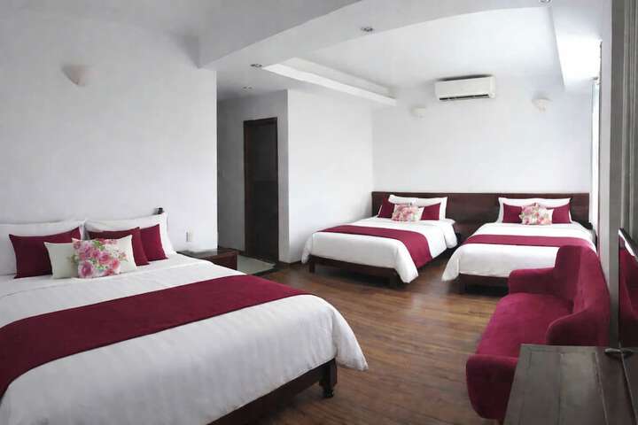 Room 5 of 33