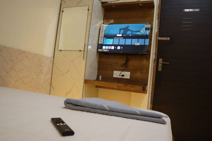 Room 3 of 8